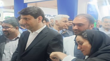 بازدید وزیر ارتباطات از غرفه پارک استان در نمایشگاه الکامپ تهران 