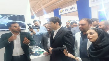 بازدید وزیر ارتباطات از غرفه پارک استان در نمایشگاه الکامپ تهران 