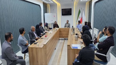 نشست هم‌اندیشی فعالان صنایع‌دستی در مرکز رشد جامع یاسوج برگزار شد