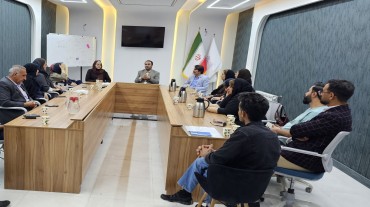 نشست هم‌اندیشی فعالان صنایع‌دستی در مرکز رشد جامع یاسوج برگزار شد