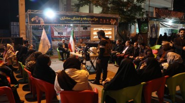 نشست با فعالان فضای مجازی در خیابان جمهوری برگزار شد.