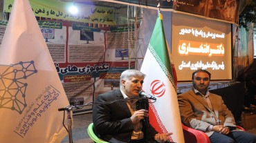 نشست با فعالان فضای مجازی در خیابان جمهوری برگزار شد.