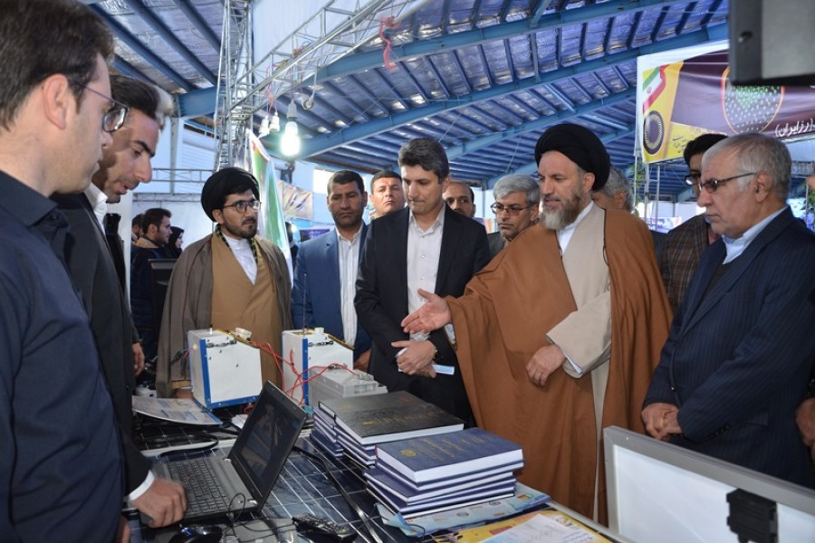 نماینده ولی فقیه در استان کهگیلویه و بویراحمد از نمایشگاه هفته پژوهش بازدید نمود