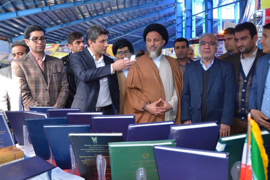 نماینده ولی فقیه در استان کهگیلویه و بویراحمد از نمایشگاه هفته پژوهش بازدید نمود