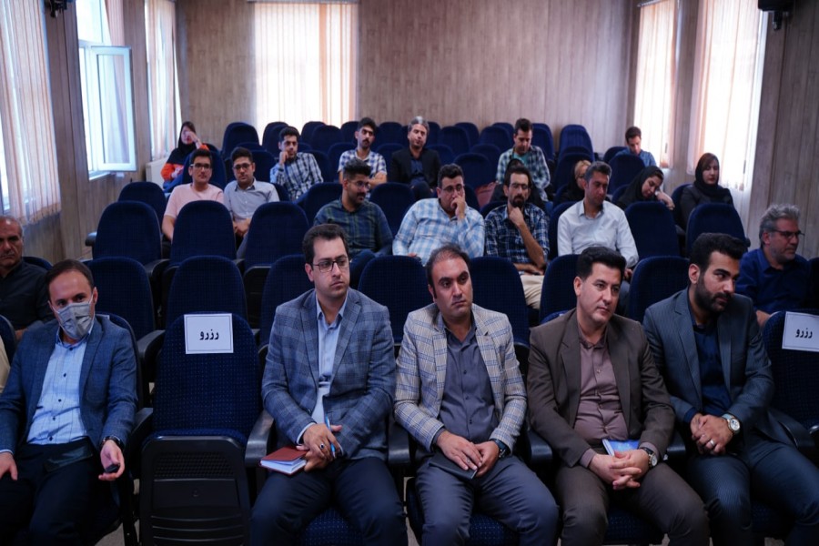 اولین نشست فناوران پارک علم و فناوری استان با دکتر فرزین برگزار شد