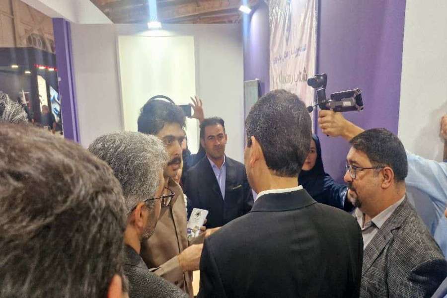 بازدید وزیر ارتباطات از غرفه پارک استان در نمایشگاه الکامپ تهران 