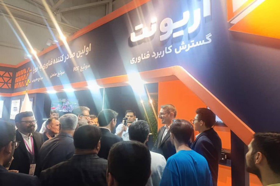 بازدید وزیر ارتباطات از غرفه پارک استان در نمایشگاه الکامپ تهران 