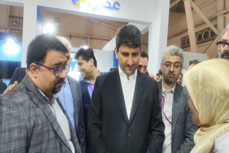 بازدید وزیر ارتباطات از غرفه پارک استان در نمایشگاه الکامپ تهران 