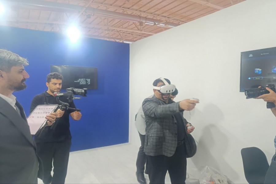 بازدید رئیس پارک فاوا از غرفه پارک استان در نمایشگاه الکامپ تهران 