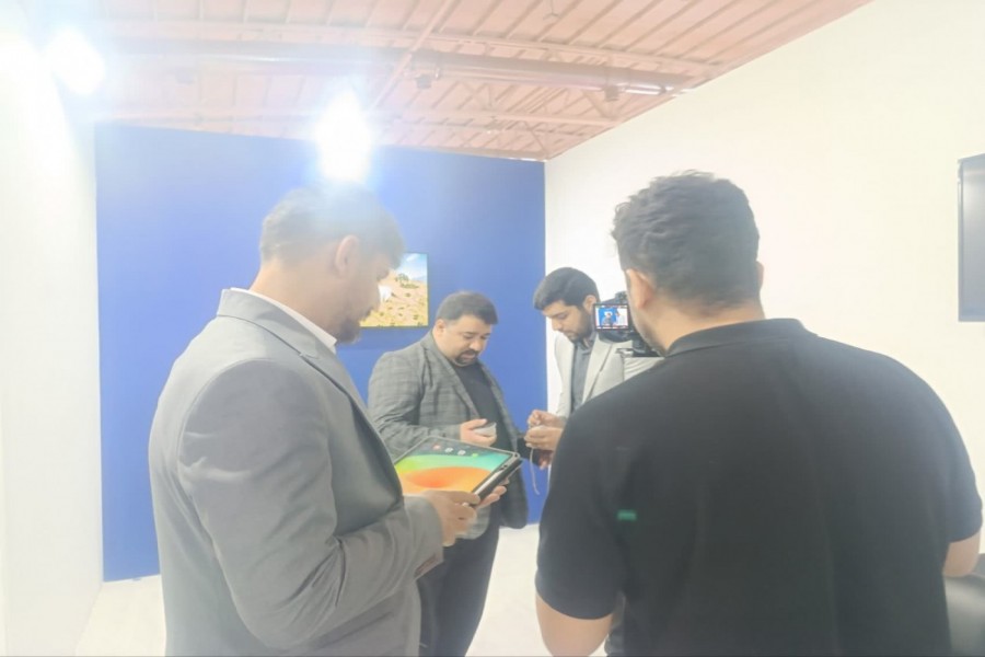بازدید رئیس پارک فاوا از غرفه پارک استان در نمایشگاه الکامپ تهران 