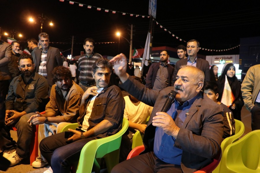 نشست با فعالان فضای مجازی در خیابان جمهوری برگزار شد.