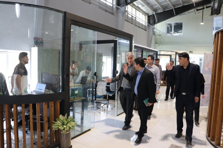 بازدید فرمانداران لنده و مارگون و رئیس دانشگاه پیام نور استان از مرکز رشد جامع یاسوج