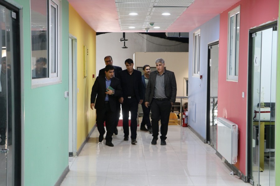 بازدید فرمانداران لنده و مارگون و رئیس دانشگاه پیام نور استان از مرکز رشد جامع یاسوج