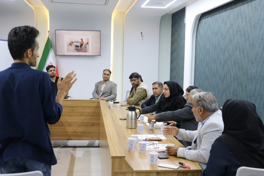 نشست تخصصی ارزیابی محصولات و منتورینگ استارتاپهای صنایع دستی در مرکز رشد جامع یاسوج برگزار شد.