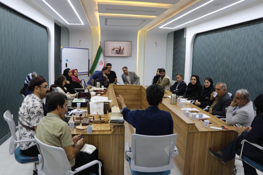 نشست تخصصی ارزیابی محصولات و منتورینگ استارتاپهای صنایع دستی در مرکز رشد جامع یاسوج برگزار شد.